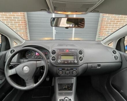 Синий Фольксваген Гольф Плюс, объемом двигателя 1.6 л и пробегом 230 тыс. км за 5200 $, фото 7 на Automoto.ua