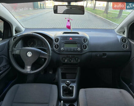 Синий Фольксваген Гольф Плюс, объемом двигателя 1.6 л и пробегом 281 тыс. км за 4800 $, фото 24 на Automoto.ua