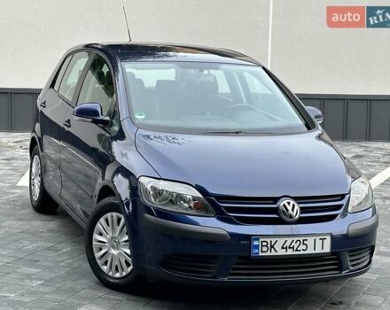 Синий Фольксваген Гольф Плюс, объемом двигателя 1.6 л и пробегом 237 тыс. км за 5850 $, фото 2 на Automoto.ua