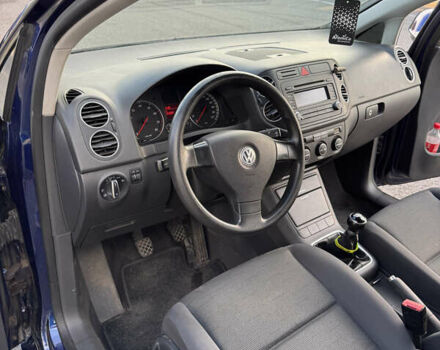 Синий Фольксваген Гольф Плюс, объемом двигателя 1.4 л и пробегом 204 тыс. км за 4600 $, фото 5 на Automoto.ua