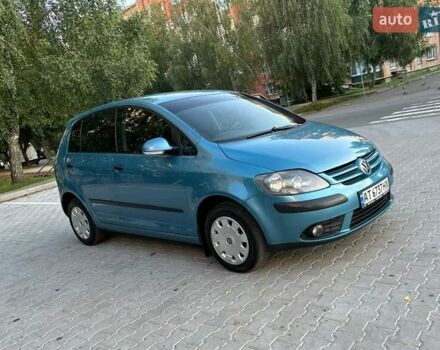 Синий Фольксваген Гольф Плюс, объемом двигателя 1.6 л и пробегом 262 тыс. км за 7499 $, фото 5 на Automoto.ua