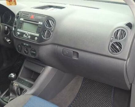 Синий Фольксваген Гольф Плюс, объемом двигателя 1.6 л и пробегом 229 тыс. км за 5000 $, фото 14 на Automoto.ua