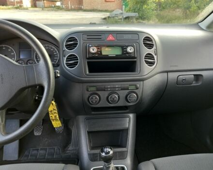 Синий Фольксваген Гольф Плюс, объемом двигателя 1.6 л и пробегом 245 тыс. км за 5899 $, фото 3 на Automoto.ua