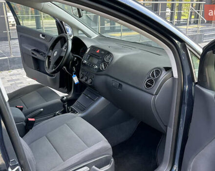 Синий Фольксваген Гольф Плюс, объемом двигателя 1.6 л и пробегом 235 тыс. км за 6800 $, фото 22 на Automoto.ua