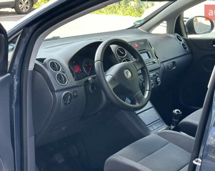 Синий Фольксваген Гольф Плюс, объемом двигателя 1.6 л и пробегом 235 тыс. км за 6800 $, фото 16 на Automoto.ua