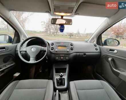 Синий Фольксваген Гольф Плюс, объемом двигателя 1.6 л и пробегом 172 тыс. км за 6200 $, фото 22 на Automoto.ua