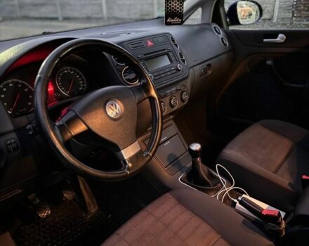 Синий Фольксваген Гольф Плюс, объемом двигателя 1.6 л и пробегом 238 тыс. км за 5800 $, фото 4 на Automoto.ua