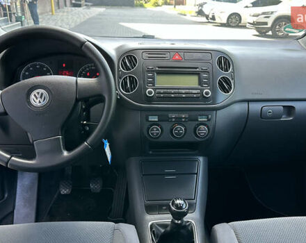 Синий Фольксваген Гольф Плюс, объемом двигателя 1.6 л и пробегом 235 тыс. км за 6800 $, фото 17 на Automoto.ua