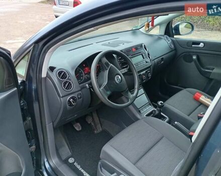 Синий Фольксваген Гольф Плюс, объемом двигателя 1.6 л и пробегом 225 тыс. км за 5550 $, фото 9 на Automoto.ua