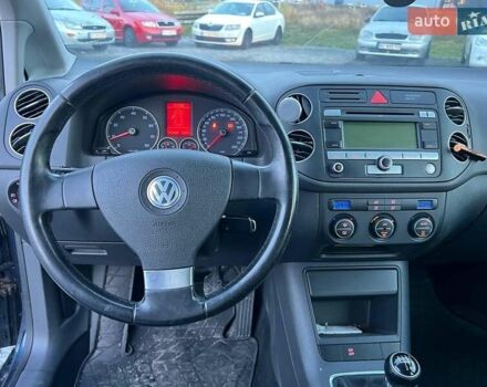 Синий Фольксваген Гольф Плюс, объемом двигателя 1.4 л и пробегом 170 тыс. км за 5290 $, фото 21 на Automoto.ua