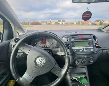 Синий Фольксваген Гольф Плюс, объемом двигателя 1.4 л и пробегом 174 тыс. км за 5100 $, фото 4 на Automoto.ua