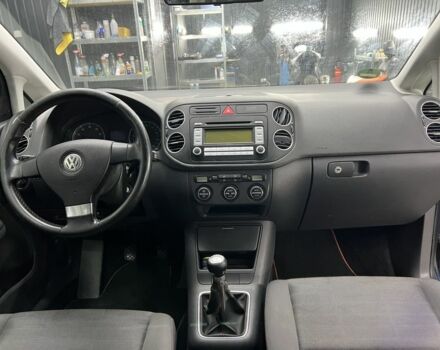 Синий Фольксваген Гольф Плюс, объемом двигателя 1.6 л и пробегом 220 тыс. км за 5700 $, фото 18 на Automoto.ua