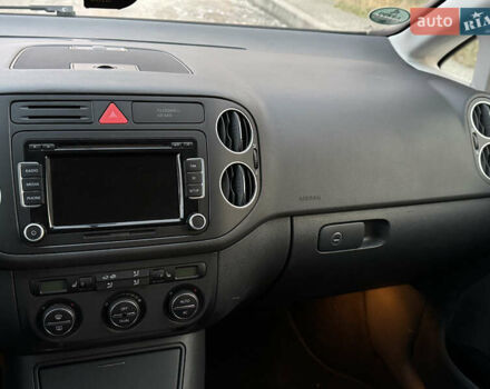 Синий Фольксваген Гольф Плюс, объемом двигателя 1.6 л и пробегом 241 тыс. км за 6700 $, фото 45 на Automoto.ua