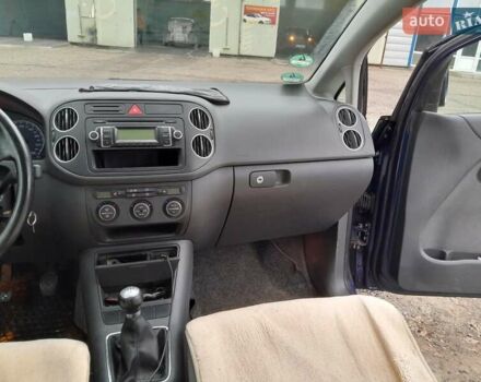 Синий Фольксваген Гольф Плюс, объемом двигателя 1.6 л и пробегом 218 тыс. км за 6750 $, фото 18 на Automoto.ua