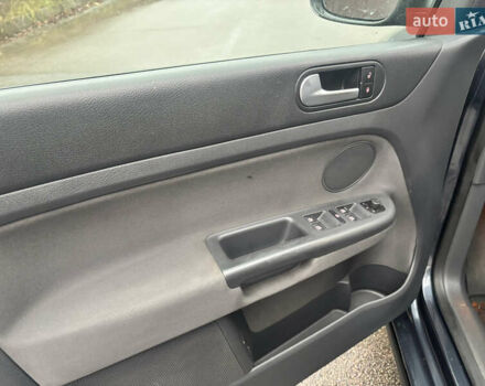 Синий Фольксваген Гольф Плюс, объемом двигателя 1.6 л и пробегом 206 тыс. км за 4400 $, фото 6 на Automoto.ua