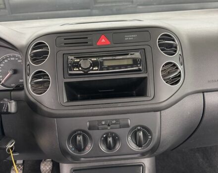 Синий Фольксваген Гольф Плюс, объемом двигателя 1.6 л и пробегом 300 тыс. км за 5900 $, фото 4 на Automoto.ua