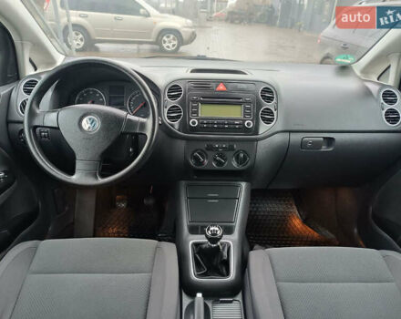 Зеленый Фольксваген Гольф Плюс, объемом двигателя 1.6 л и пробегом 212 тыс. км за 6399 $, фото 36 на Automoto.ua