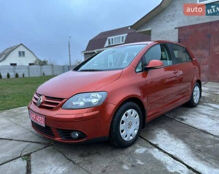 Оранжевый Фольксваген Гольф Плюс, объемом двигателя 1.4 л и пробегом 149 тыс. км за 6000 $, фото 1 на Automoto.ua
