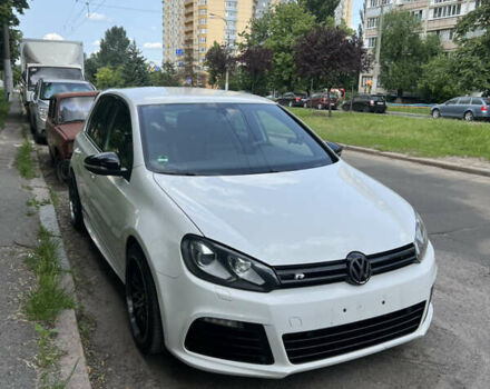 Белый Фольксваген Гольф Р, объемом двигателя 2 л и пробегом 181 тыс. км за 16271 $, фото 2 на Automoto.ua
