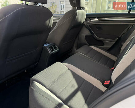 Белый Фольксваген Гольф Р, объемом двигателя 2 л и пробегом 210 тыс. км за 17500 $, фото 12 на Automoto.ua