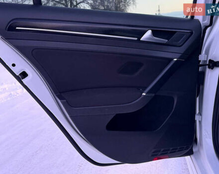 Білий Фольксваген Гольф Р, об'ємом двигуна 1.98 л та пробігом 150 тис. км за 17500 $, фото 19 на Automoto.ua