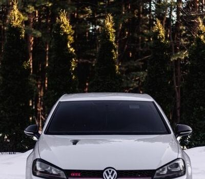 Белый Фольксваген Гольф Р, объемом двигателя 2 л и пробегом 180 тыс. км за 14999 $, фото 4 на Automoto.ua