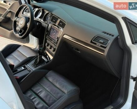 Білий Фольксваген Гольф Р, об'ємом двигуна 2 л та пробігом 138 тис. км за 17499 $, фото 45 на Automoto.ua