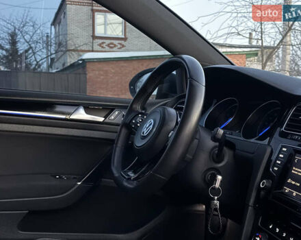 Белый Фольксваген Гольф Р, объемом двигателя 0 л и пробегом 130 тыс. км за 16750 $, фото 1 на Automoto.ua