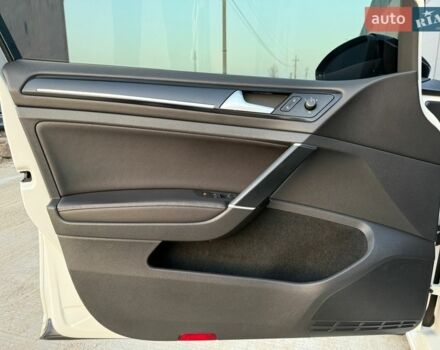 Білий Фольксваген Гольф Р, об'ємом двигуна 2 л та пробігом 138 тис. км за 17499 $, фото 72 на Automoto.ua