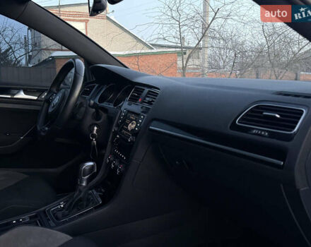 Белый Фольксваген Гольф Р, объемом двигателя 0 л и пробегом 130 тыс. км за 16750 $, фото 5 на Automoto.ua