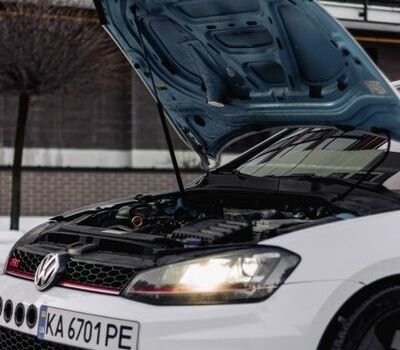 Белый Фольксваген Гольф Р, объемом двигателя 2 л и пробегом 180 тыс. км за 14999 $, фото 8 на Automoto.ua