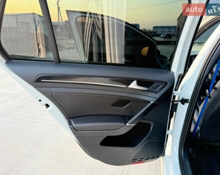 Білий Фольксваген Гольф Р, об'ємом двигуна 2 л та пробігом 138 тис. км за 17499 $, фото 75 на Automoto.ua