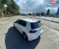 Белый Фольксваген Гольф Р, объемом двигателя 2 л и пробегом 72 тыс. км за 21000 $, фото 8 на Automoto.ua