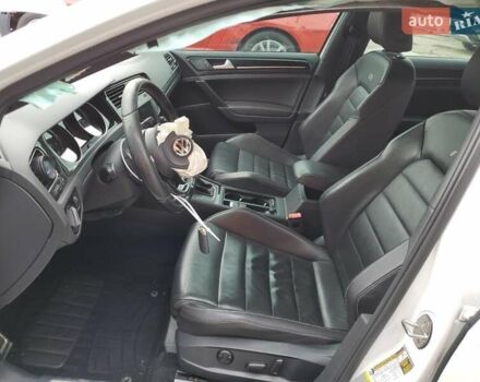 Белый Фольксваген Гольф Р, объемом двигателя 2 л и пробегом 104 тыс. км за 3000 $, фото 6 на Automoto.ua