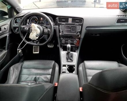 Белый Фольксваген Гольф Р, объемом двигателя 2 л и пробегом 104 тыс. км за 3000 $, фото 7 на Automoto.ua