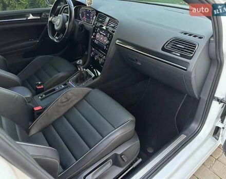 Білий Фольксваген Гольф Р, об'ємом двигуна 1.97 л та пробігом 64 тис. км за 26700 $, фото 34 на Automoto.ua