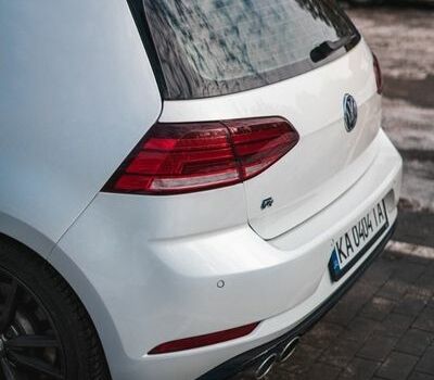 Белый Фольксваген Гольф Р, объемом двигателя 1.97 л и пробегом 57 тыс. км за 25499 $, фото 26 на Automoto.ua