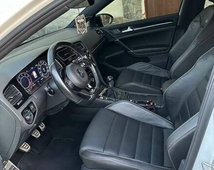 Білий Фольксваген Гольф Р, об'ємом двигуна 1.97 л та пробігом 64 тис. км за 26700 $, фото 26 на Automoto.ua