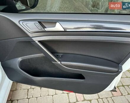 Білий Фольксваген Гольф Р, об'ємом двигуна 1.97 л та пробігом 64 тис. км за 26700 $, фото 24 на Automoto.ua