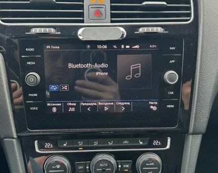 Білий Фольксваген Гольф Р, об'ємом двигуна 2 л та пробігом 70 тис. км за 24000 $, фото 8 на Automoto.ua