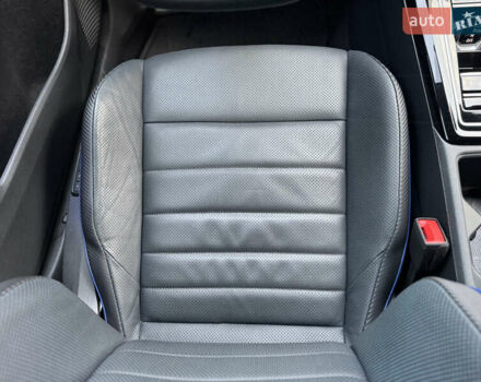 Білий Фольксваген Гольф Р, об'ємом двигуна 2 л та пробігом 33 тис. км за 46000 $, фото 40 на Automoto.ua