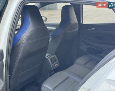 Білий Фольксваген Гольф Р, об'ємом двигуна 2 л та пробігом 33 тис. км за 46000 $, фото 22 на Automoto.ua