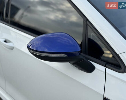 Білий Фольксваген Гольф Р, об'ємом двигуна 2 л та пробігом 33 тис. км за 46000 $, фото 15 на Automoto.ua