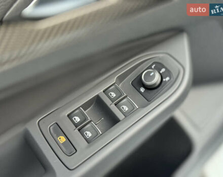 Білий Фольксваген Гольф Р, об'ємом двигуна 2 л та пробігом 33 тис. км за 46000 $, фото 45 на Automoto.ua