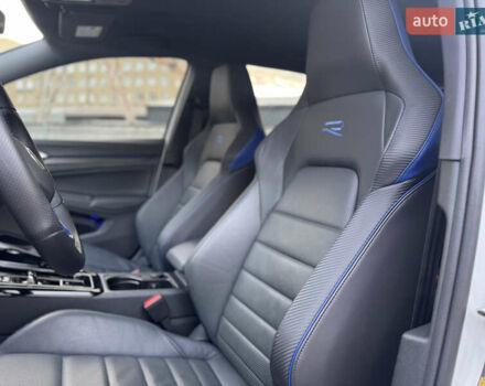 Білий Фольксваген Гольф Р, об'ємом двигуна 2 л та пробігом 33 тис. км за 46000 $, фото 20 на Automoto.ua