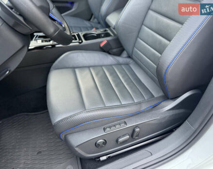 Білий Фольксваген Гольф Р, об'ємом двигуна 2 л та пробігом 33 тис. км за 46000 $, фото 19 на Automoto.ua