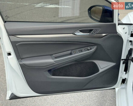 Білий Фольксваген Гольф Р, об'ємом двигуна 2 л та пробігом 33 тис. км за 46000 $, фото 21 на Automoto.ua