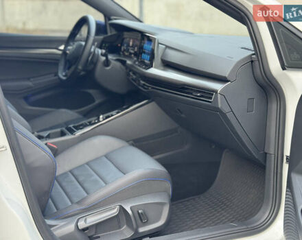 Білий Фольксваген Гольф Р, об'ємом двигуна 2 л та пробігом 33 тис. км за 46000 $, фото 31 на Automoto.ua