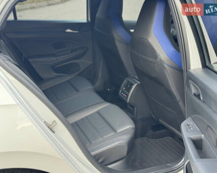 Білий Фольксваген Гольф Р, об'ємом двигуна 2 л та пробігом 33 тис. км за 46000 $, фото 27 на Automoto.ua