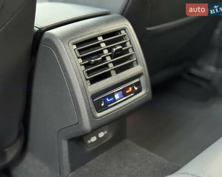 Білий Фольксваген Гольф Р, об'ємом двигуна 2 л та пробігом 33 тис. км за 46000 $, фото 24 на Automoto.ua